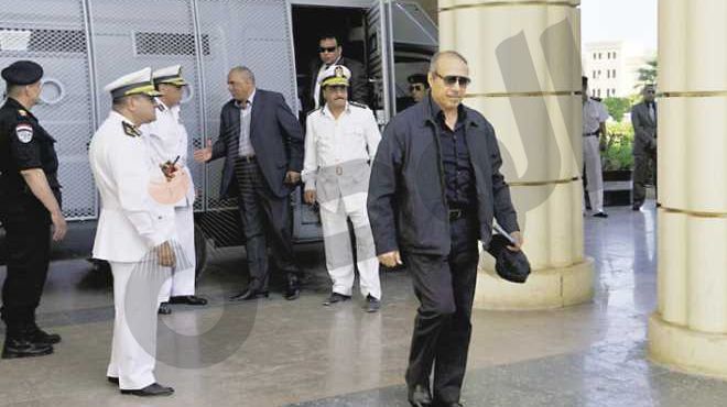 جنايات القاهرة تودع حيثيات حكمها على مبارك والعادلى