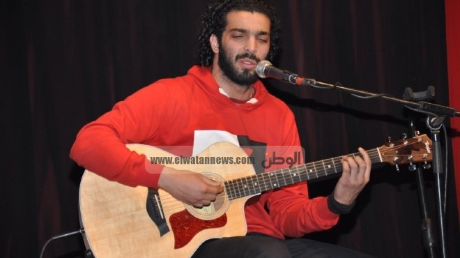  رامي عصام بعد إلغاء حفلته في معرض الكتاب: خوفكم من كلام الأغاني يثبت إنكم نظام فاشل وقمعي 