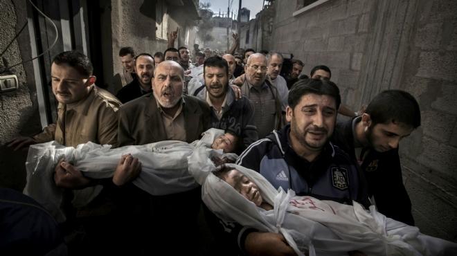  صورة طفلين قتلا في غزة تفوز بأفضل صورة صحفية عالمية في 2012 