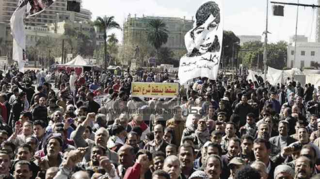  بالفيديو| متظاهرة في الثمانين تردد هتافات ثورة 19 في مسيرة ضد 