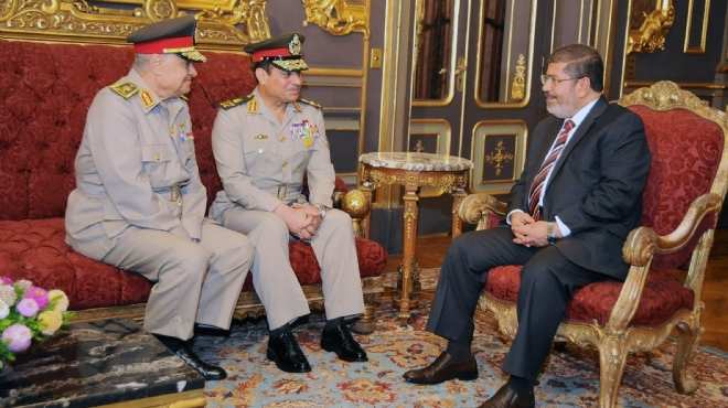 الرئيس مرسي يستدعي وزيري الدفاع والداخلية على خلفية اختطاف جنود في سيناء