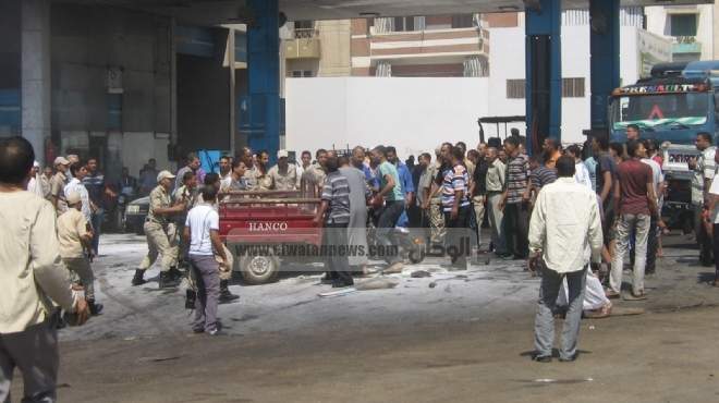  سائقو الأجرة يقطعون طريق أسيوط - الغنايم للمطالبة بتوفير السولار 