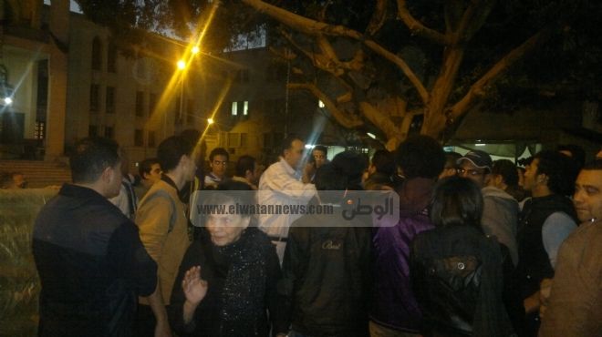 عاجل| متظاهرون يقطعون شارع رمسيس خوفا من تجدد هجوم البلطجية على 