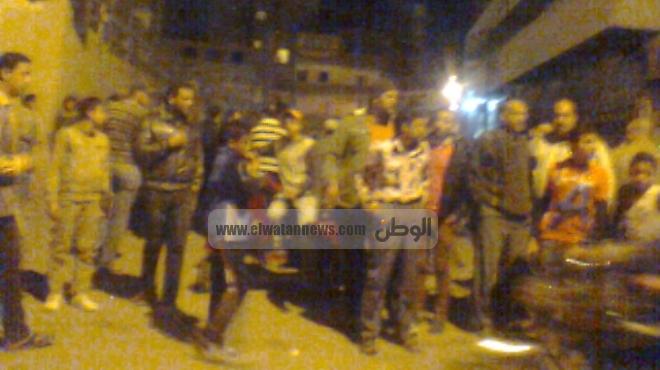  متظاهرون يعتدون على مبنى محافظة دمياط.. ومجهولون يردون بالأسلحة البيضاء