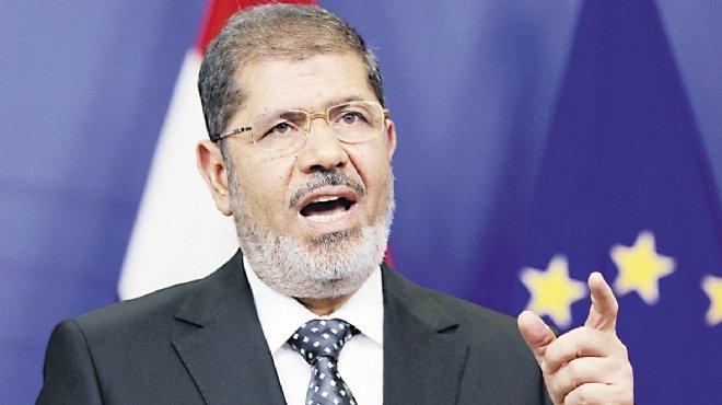 نيابة أمن الدولة تواجه «مرسى» باتهامات «التخابر».. و«المعزول» يرفض الإجابة