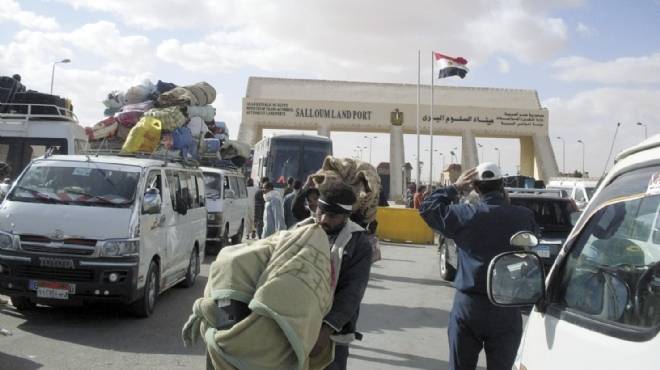 أزمة دبلوماسية على الحدود الغربية.. ليبيا تمنع المصريين من دخول أراضيها.. والرئاسة «نائمة»