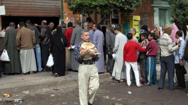 الناخبون فى التوفيقية يتزاحمون على منافذ بيع الخبز قبل التفكير فى التصويت