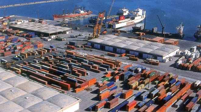  ارتفاع حركة تداول الشاحنات ووصول الغلال لميناء الإسكندرية 