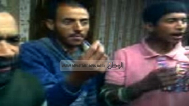 بالفيديو| المصريون المُرحَّلون من ليبيا: الليبيون عذبونا بالكهرباء وحاولوا اغتصابنا وقالوا لنا «خلوا مرسى وقنديل يروحكوا»