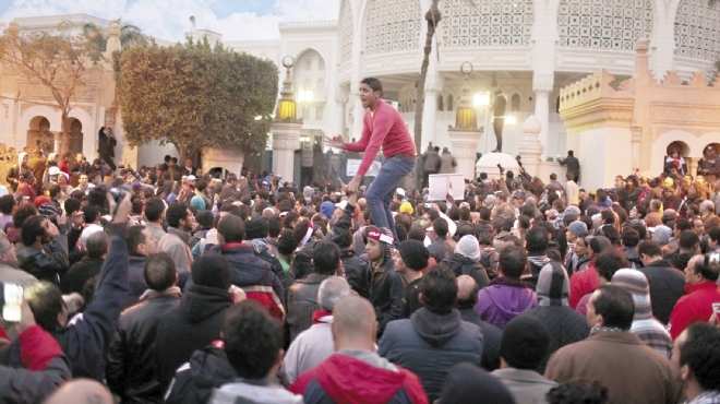  مصابو الثورة وأسر الشهداء يعتصمون أمام «الاتحادية» بدءاً من الغد لمنع وصول مؤيدى «مرسى» 