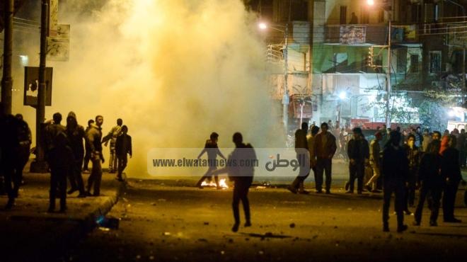 الأمن يطلق قنابل الغاز على أنصار المعزول بعد احتجازهم 4 من المعارضين بالمنصورة