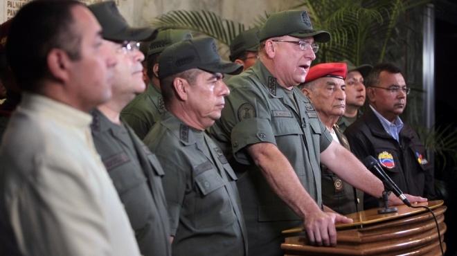 وزير الدفاع الفنزويلي: الجيش تعهد باحترام الدستور ورغبة تشافيز