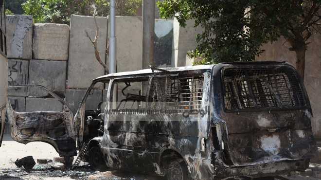 عاجل| مجهولون يشعلون النيران في سيارة شرطة بالتحرير