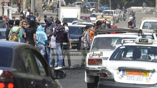 تجمع العشرات على كوبري قصر النيل للتنديد بالاعتداء على متظاهري 