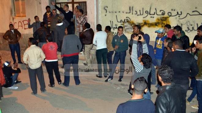 اشتباكات أمام مقر الحرية والعدالة ببورسعيد بعد محاولة المتظاهرين اقتحامه