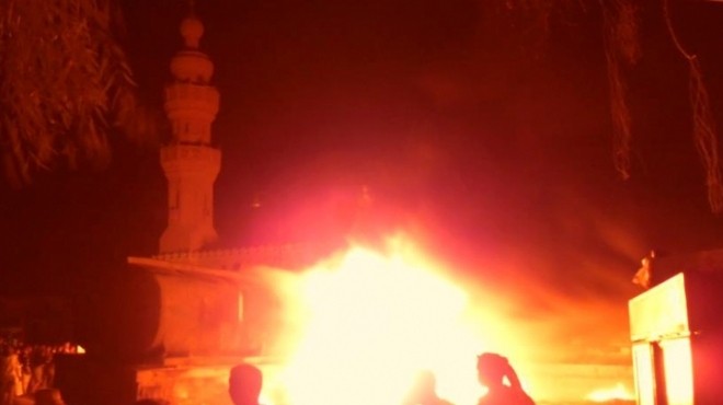  الحماية المدنية والجيش ينجحان في إخماد حريق بسيارة مواد بترولية في محطة بنزين بسيوة