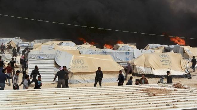 حريق بمخيم للاجئين السوريين في جنوب لبنان