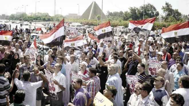  جمعة «الفرصة الأخيرة»: 30 حزباً و13 ائتلافاً يتظاهرون أمام «المنصة» لدعم الجيش ومحاكمة «مرسى»