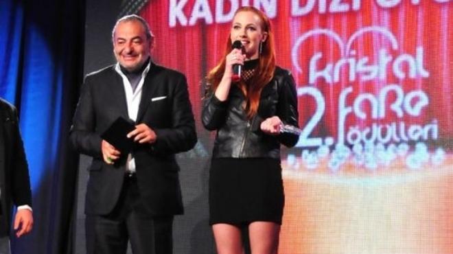  بالصور| تكريم مريم أوزرلي ونجوم تركيا في حفل توزيع جوائز 