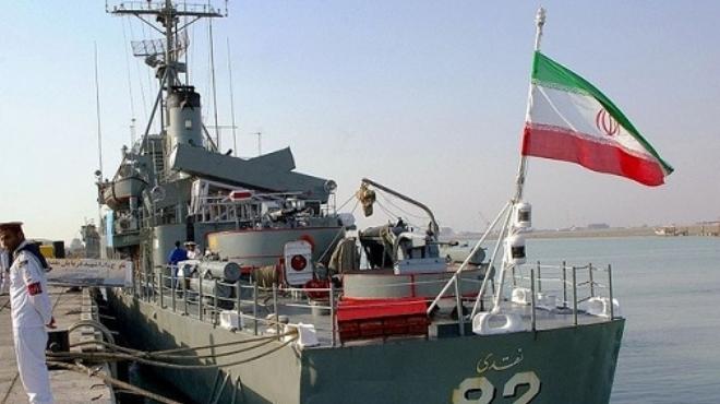 قائد القوات البحرية الإيرانية يؤكد ضرورة تعزيز القدرات العسكريه لجيش بلاده