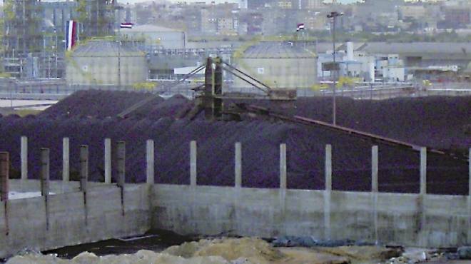 أهالى غرب الإسكندرية يصرخون: مصانع الفحم حولت حياتنا إلى «هباب»