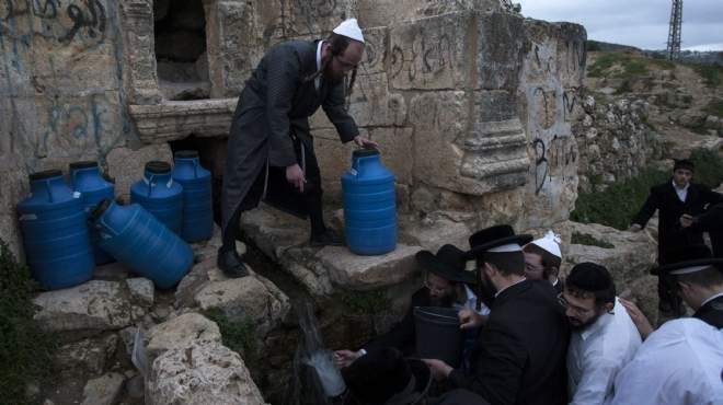  بالصور| استعدادات المتدينين لعيد الفصح اليهودي بالقدس 