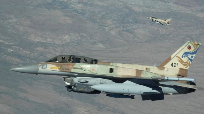  الطيران الحربي السوري يغير على منطقة على الحدود مع لبنان