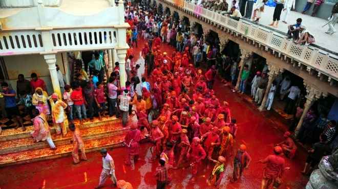  بالصور| الهندوس يبدأون مهرجان الألوان احتفالا بقدوم الربيع 