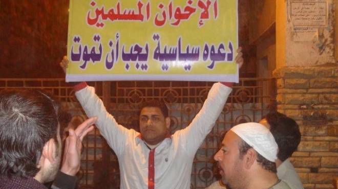 ناشط سياسي يحرر محضرا ضد مرسي بتهمة الجنون