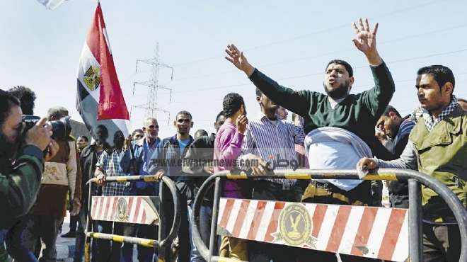  المعارضة تدين هجوم أنصار الرئيس على «المدينة».. وتتهم «مرسى» بالتحريض