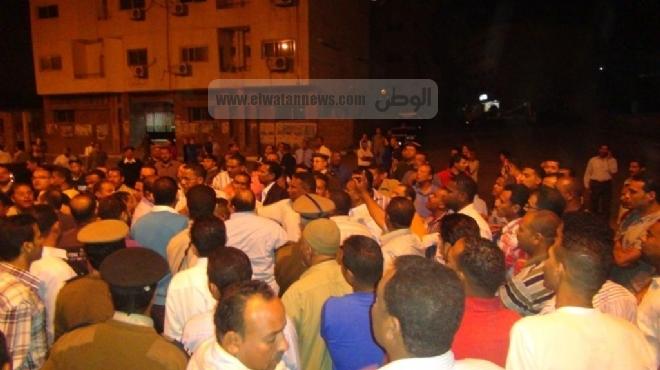 الأهالي يقطعون طريق الفيوم - القاهرة بسبب خطف فتاة من 