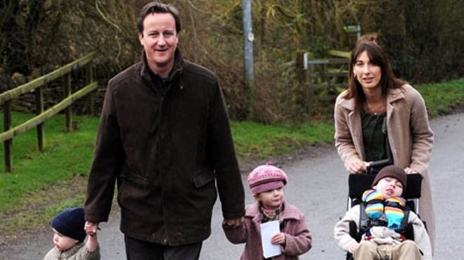 رئيس الوزراء البريطاني ينسى ابنته في حانة