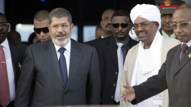 وعود «مرسى» بشأن حل أزمة الحدود تتصدر الصحف السودانية