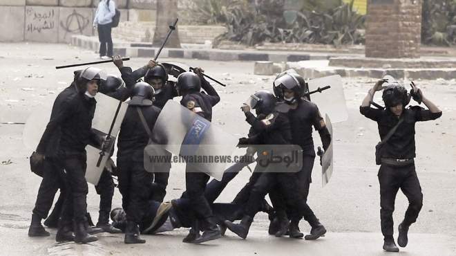 داخلية مبارك: قتل وتعذيب..وداخلية مرسى: العرض مستمر