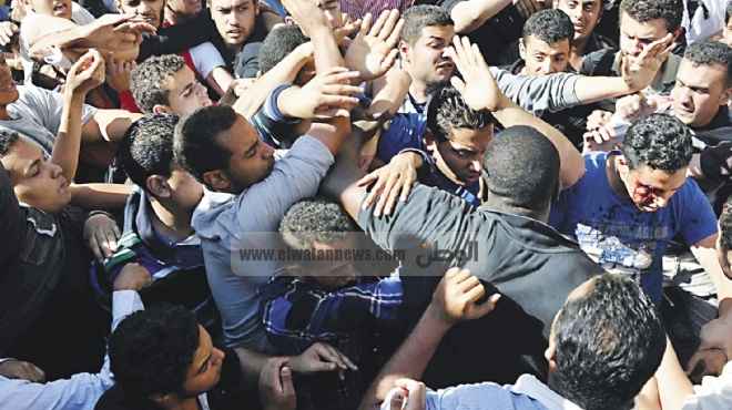  اشتباكات بالعصي والأسلحة البيضاء بين الأمن والطلاب في جامعة عين شمس 