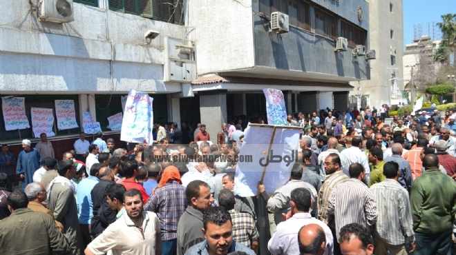  وقفة احتجاجية لعمال الإسكندرية أمام مديرية القوى العاملة 