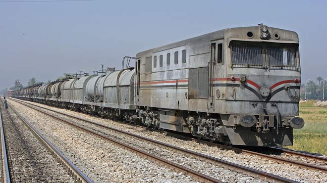  توقف حركة القطارات ببنها ينذر بأزمة في المواصلات إلى القاهرة 