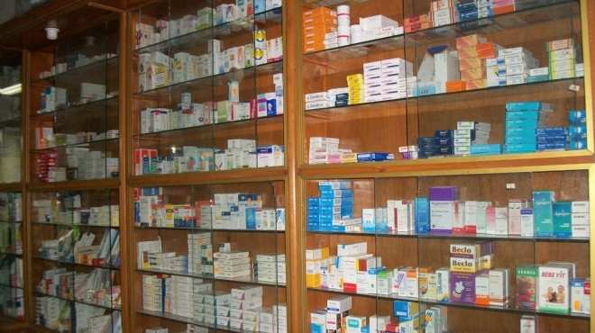  مفاوضات بين مصانع الأدوية والصيادلة لحل أزمة الدواء 