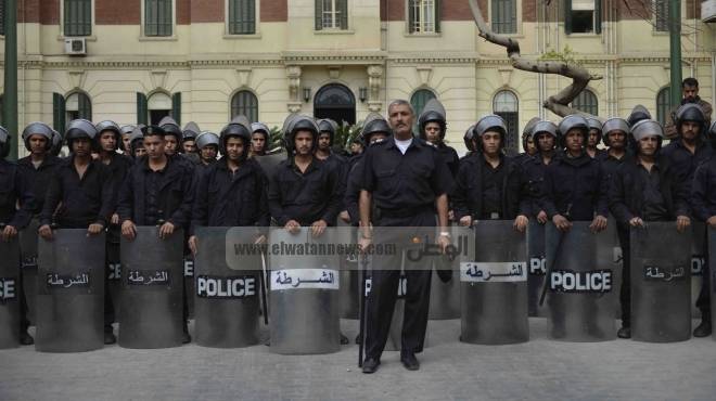 أهالي السيدة زينب يتظاهرون أمام محافظة القاهرة للمطالبة بعودة رئيس الحي السابق