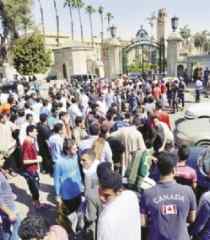  طلاب التعليم المفتوح يتظاهرون أمام «إعلام القاهرة» احتجاجاً على عدم استئناف الدراسة