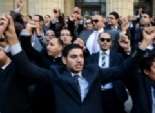 وصول عشرات القضاة وأعضاء النيابة إلى دار القضاء لإعادة عبد المجيد محمود إلى منصبه
