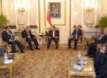 بالصور| قنديل يستقبل الوفد العراقي في مجلس الأعمال المشترك