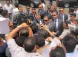 بالفيديو|  احتجاجات «الماجستير» وانقطاع التيار تطارد «مرسى» فى المنزل والمسجد 