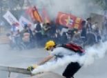 بالصور| الشرطة التركية تفرق مظاهرة متوجهة إلى رئاسة الوزراء في أنقرة