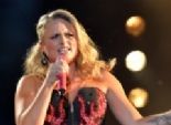  بالصور| ميراندا لامبرت تغني بحماس في مهرجان الموسيقى CMA 2013 