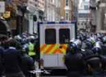 الشرطة البريطانية تلقي القبض على رجل يحمل سكينا أمام قصر بكنجهام