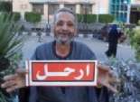بالصور| المتظاهرون يحرقون صورا لمرسي وبديع والشاطر أمام قصر ثقافة الزقازيق