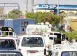 تكدس عشرات السيارات أمام محطات الوقود بسوهاج بسبب 