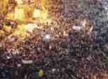 متظاهرو التحرير يؤدون صلاة 