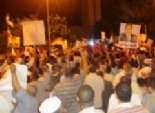 مئات من مؤيدي الرئيس المعزول يعتصمون أمام ديوان محافظة البحر الأحمر